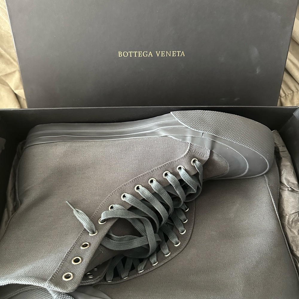Bottega Veneta Men's Gray Canvas Sneakers